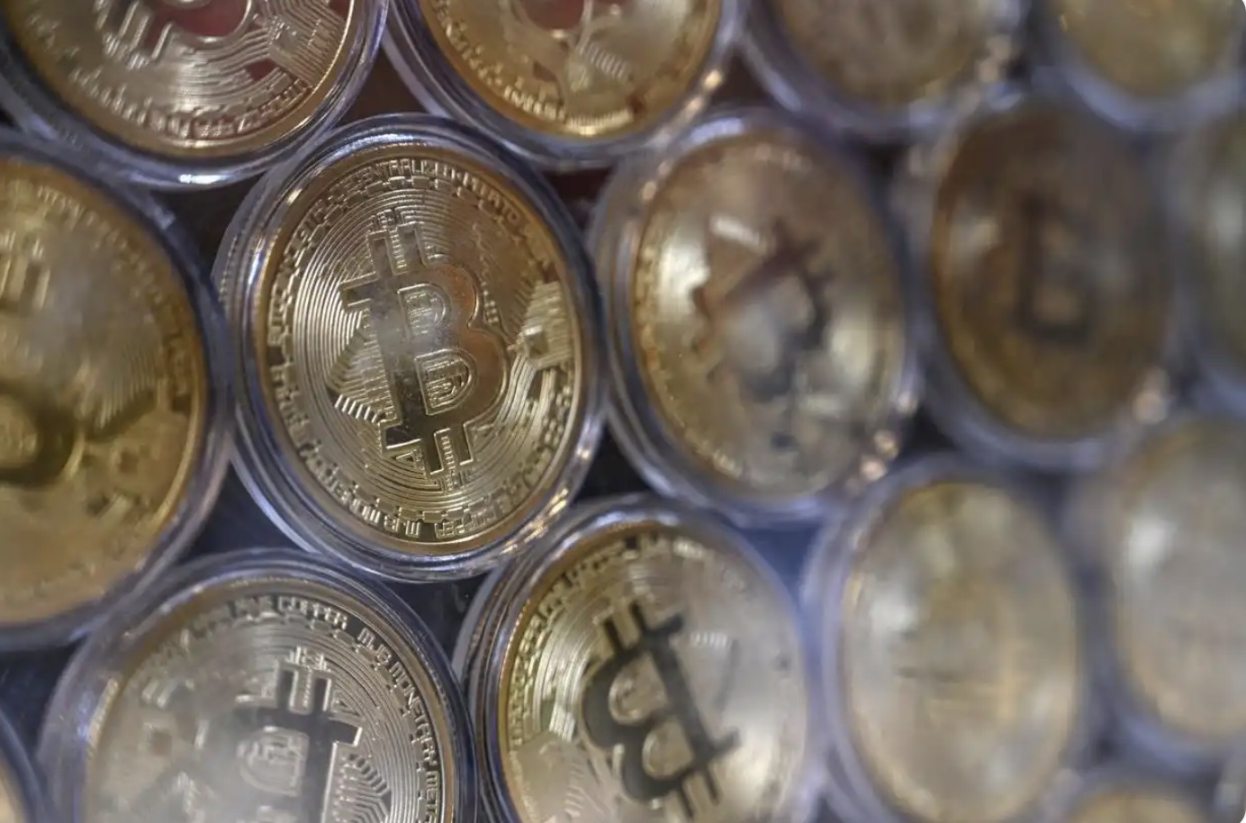 比特币市值超越亚马逊，全球上市公司掀起囤币大战第1张