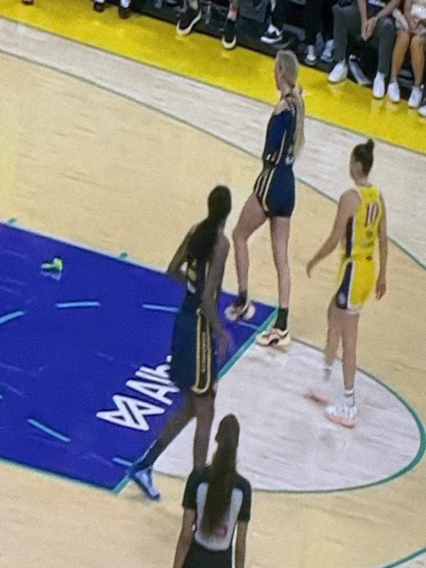 神秘玩具导致 WNBA 比赛 3 次中断，背后竟是 Meme 荒诞阴谋？第1张