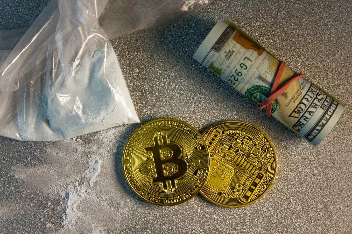 史上最强交易员：美国缉毒局如何靠「洗钱」，意外跑赢了华尔街第1张