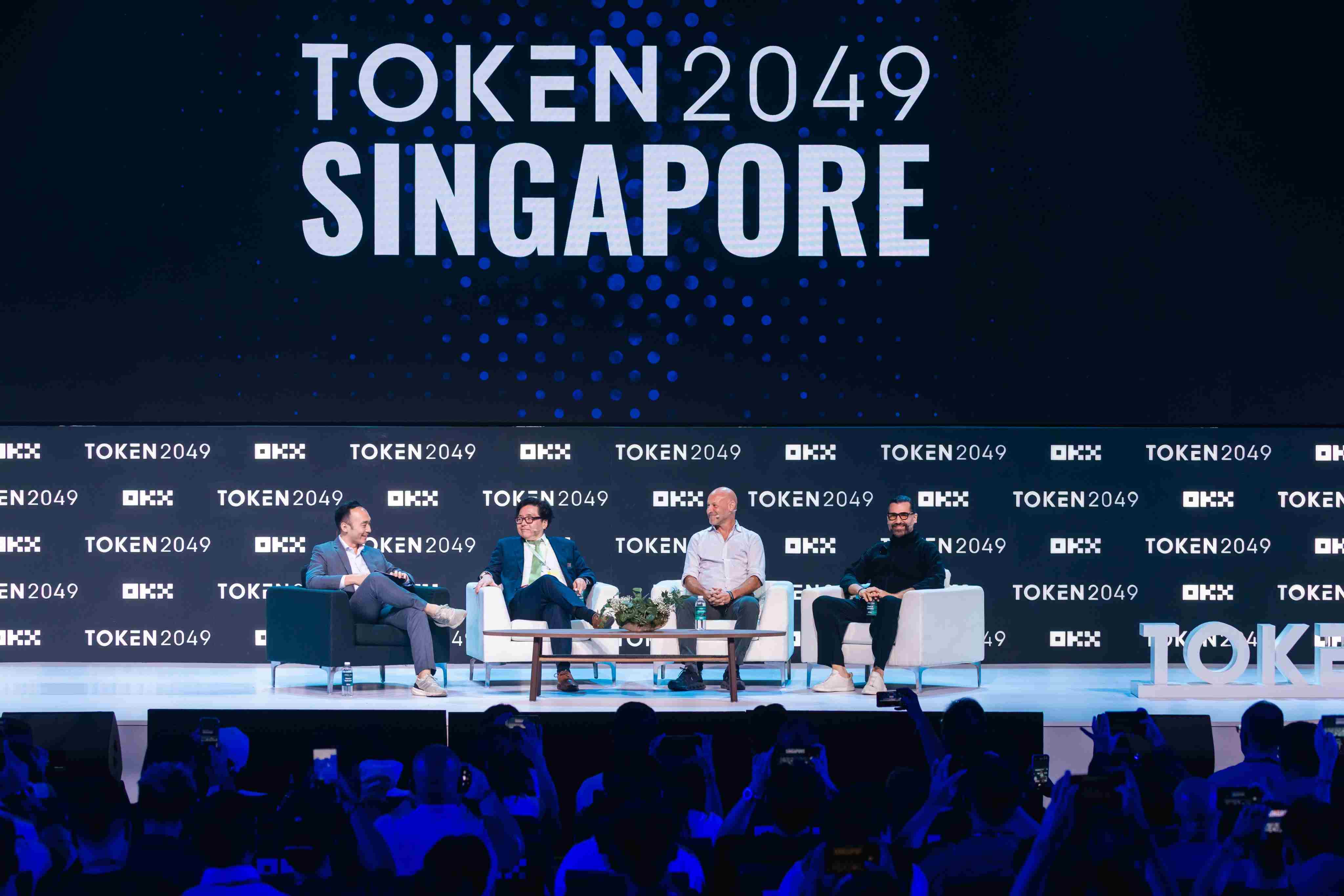 Token 2049 圆桌回顾:Tom Lee、Joseph Lubin 与 Sam Tabar 共谈以太坊与 DAT 的未来第3张「BreakingCoin」 Token 2049 圆桌回顾:Tom Lee、Joseph Lubin 与 Sam Tabar 共谈以太坊与 DAT 的未来第3张